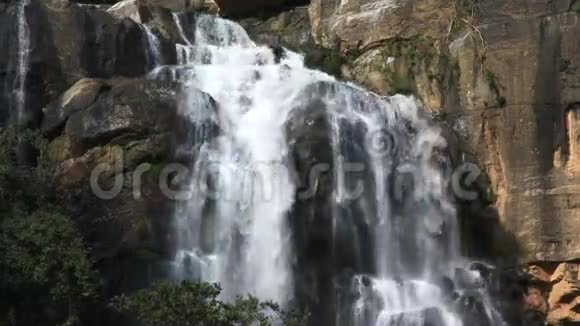 拉瓦纳瀑布埃拉斯里兰卡视频的预览图