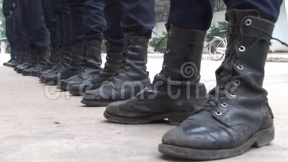 保安靴子排队视频的预览图