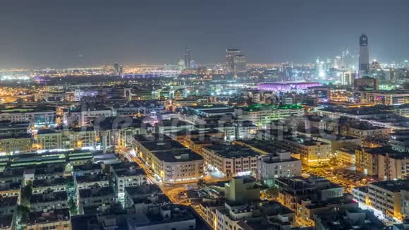 阿联酋迪拜具有典型建筑物夜间时间推移的Deira居民区的鸟瞰图视频的预览图