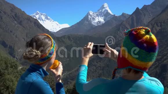 喜马拉雅山的女孩视频的预览图