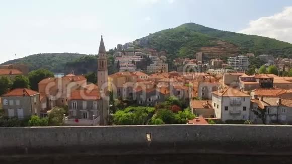 黑山Budva市的鸟瞰图视频的预览图