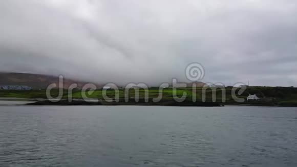 爱尔兰西海岸的爱尔兰海岸线大西洋的广角景观视频的预览图