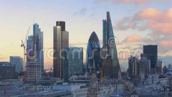 伦敦金融城的摩天大楼和办公楼视频的预览图