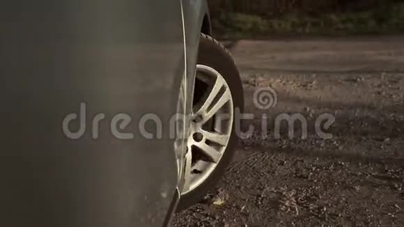 汽车车轮旋转视角视频的预览图