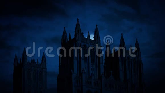 哥特式大教堂后面的月亮移动视频的预览图