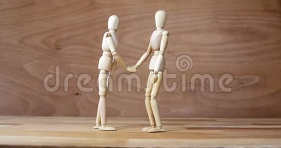 商务雕像在会议期间握手视频的预览图