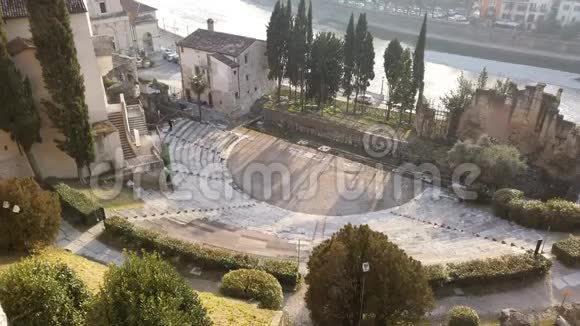 意大利维罗纳维罗纳的罗马剧院是一座古罗马剧院位于阿吉河畔的市中心视频的预览图