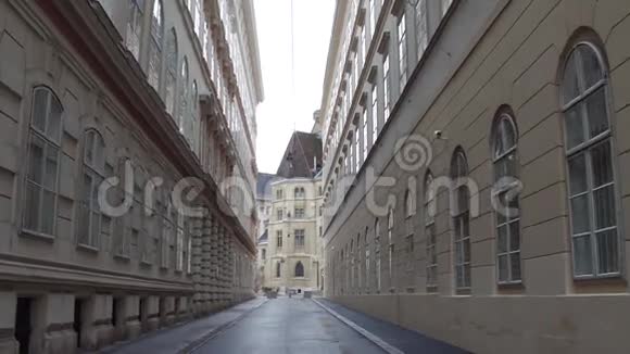 stadicam穿过奥地利维也纳狭窄的步行街4K视频视频的预览图