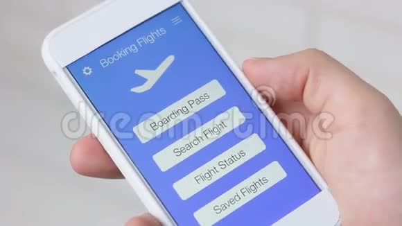 使用智能手机应用程序预订机票视频的预览图