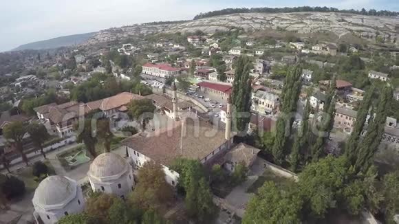 带教堂的旧城空中景观Bahchisarai视频的预览图