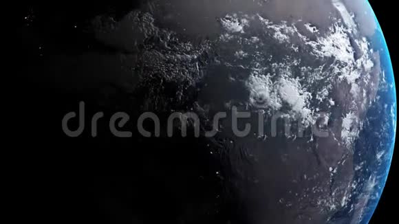 带有阴影的行星地球地面在摄像机附近的黑色屏幕上旋转视频的预览图