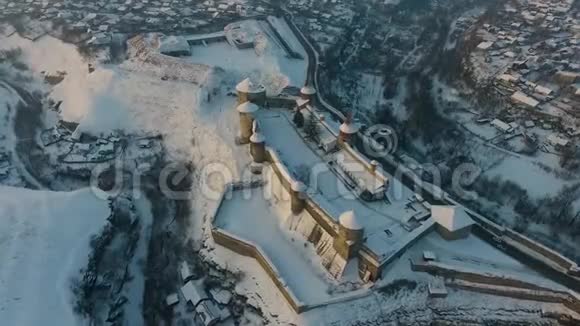 乌克兰卡米安涅茨波迪尔斯基冬季老堡的鸟瞰图视频的预览图