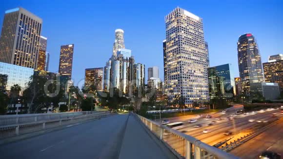 洛杉矶市中心的夜晚洛杉矶日落天际线视频的预览图