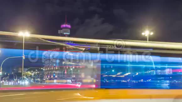 在西班牙巴塞罗那的Espana广场与竞技场的时间推移的夜景视频的预览图