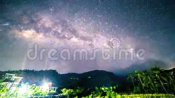 4K时程热带山脉的银河系2015年7月15印度尼西亚巴厘视频的预览图