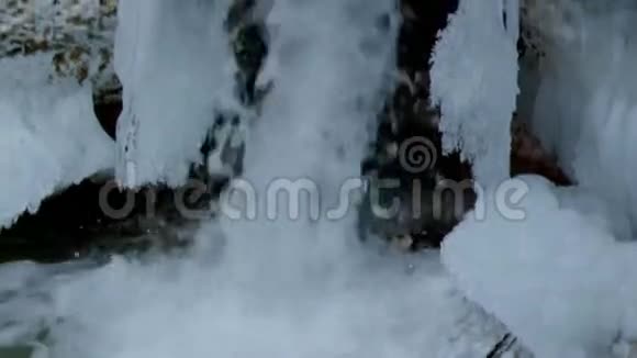 瀑布圣溪视频的预览图