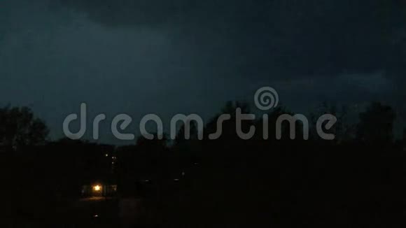 夜间雷雨时间推移视频的预览图