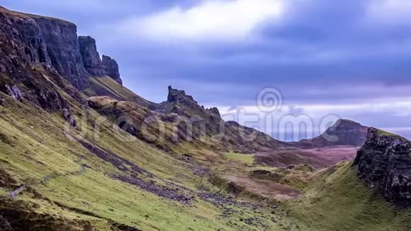苏格兰斯凯岛上美丽的奎灵山脉的时间流逝视频的预览图