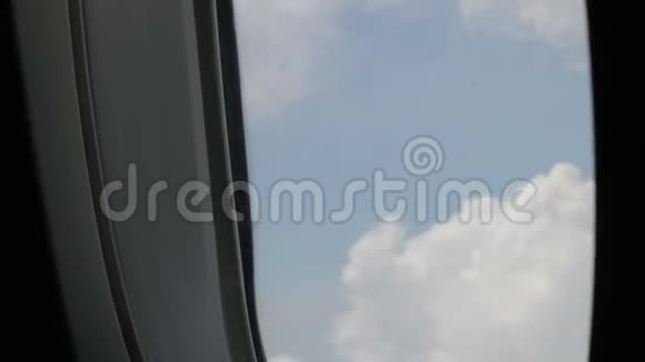 飞机的靠窗座位视频的预览图