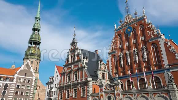 拉脱维亚里加老城的黑头和大教堂之家时间推移视频的预览图