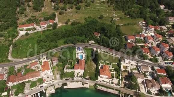 卢塔村有游泳池的别墅黑山科托湾视频的预览图