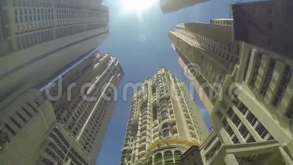 摩天大楼和天空视频的预览图
