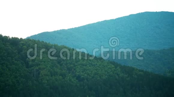 高山阿尔泰西伯利亚美丽的青山岭视频的预览图