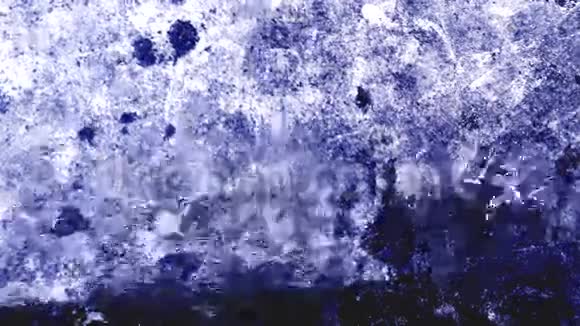雨落在混凝土地面上视频的预览图