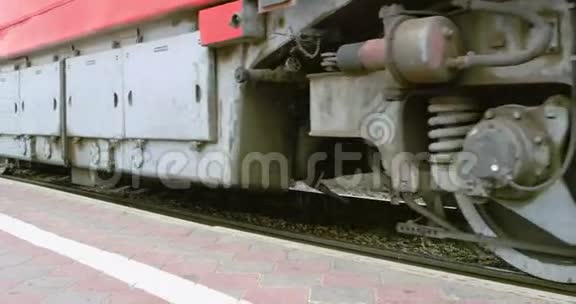火车的车轮低角度视频的预览图