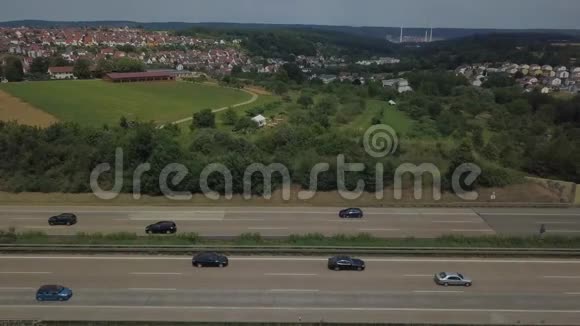 德国高速公路的鸟瞰图视频的预览图