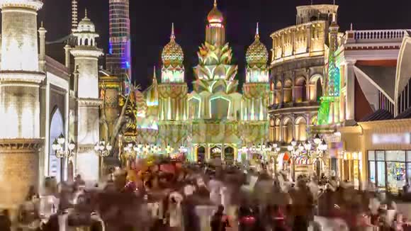 阿联酋迪拜带人群延时的全球村丰富多彩的入口视频的预览图