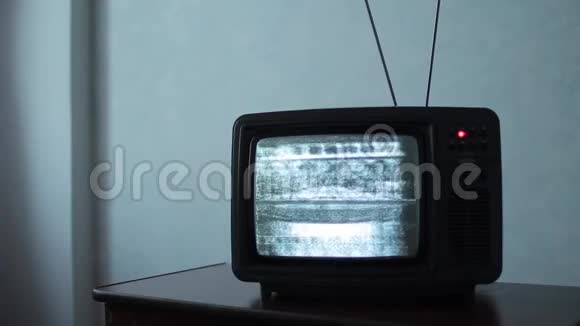 旧小电视发出的噪音视频的预览图