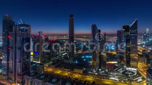 迪拜市中心的天际线最高的摩天大楼和高速公路上的交通夜以继日视频的预览图