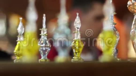 埃及沙姆沙伊赫2016年11月29日阿拉伯商店的芳香油和香水视频的预览图