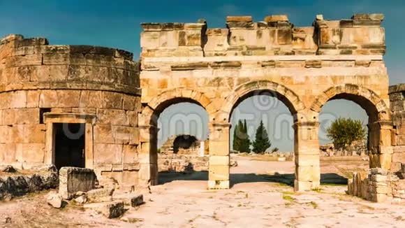 土耳其德尼兹利帕穆卡莱希埃波利斯主要大道的古老废墟4k视频的预览图