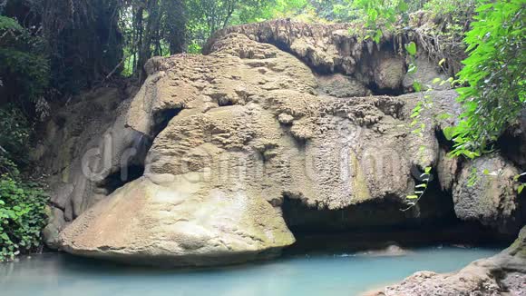 泰国坎坎查纳布里省著名的自然旅游景点华梅哈明瀑布2级瀑布视频的预览图