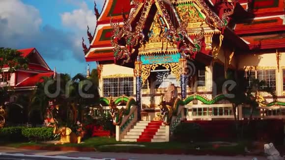 泰国古佛寺上空令人惊叹1920x1080视频的预览图