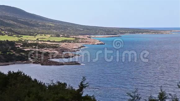 海岸景观FontanaAmoroza阿卡马斯半岛塞浦路斯视频的预览图
