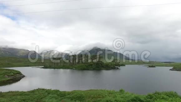 爱尔兰的湖或河景视频的预览图