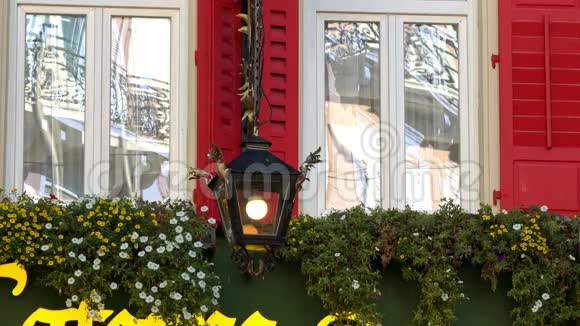 房子正面的巴登巴登老式灯笼视频的预览图