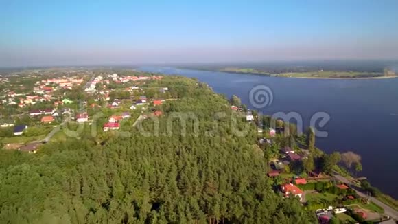 波兰华沙附近Narew河和Zegrzynski水库的Serock娱乐胜地视频的预览图