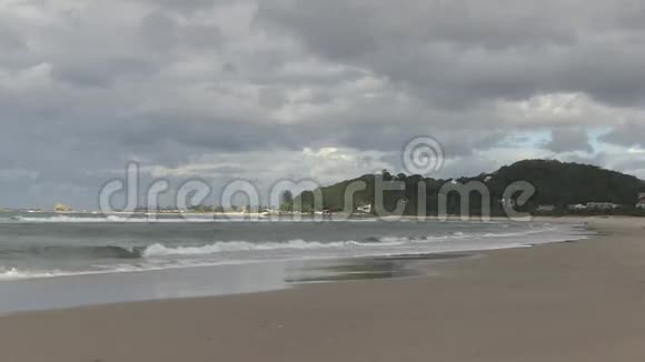 澳大利亚QLD黄金海岸棕榈滩南端视频的预览图