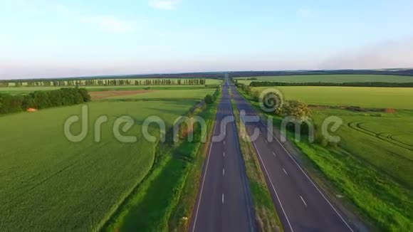 农村中部长直路视频的预览图