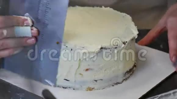 几层的蛋糕烹饪结束分层蛋糕视频的预览图