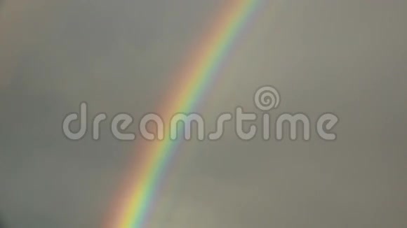 天空中的彩虹视频的预览图