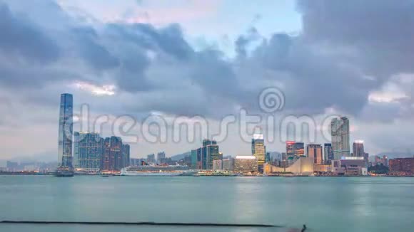 香港西九龙国际商务中心每天白天到晚上都会有暗淡的全景视频的预览图