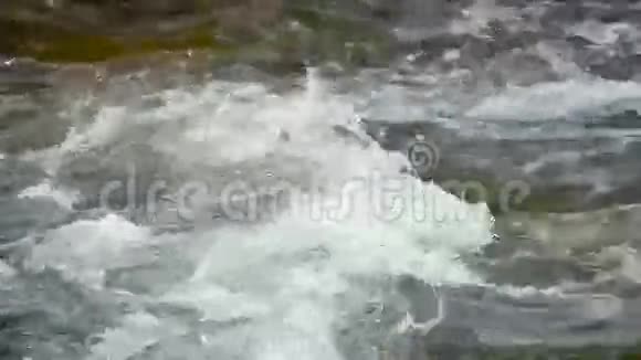 山河闭水缓行视频的预览图