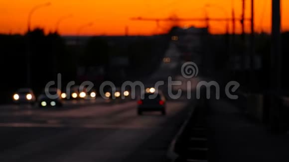 日落时高速公路视频的预览图
