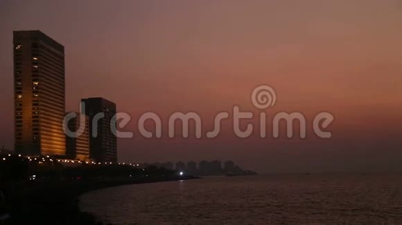 孟买海边的黄昏视频的预览图