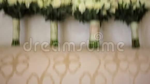 新娘花束和伴娘视频的预览图